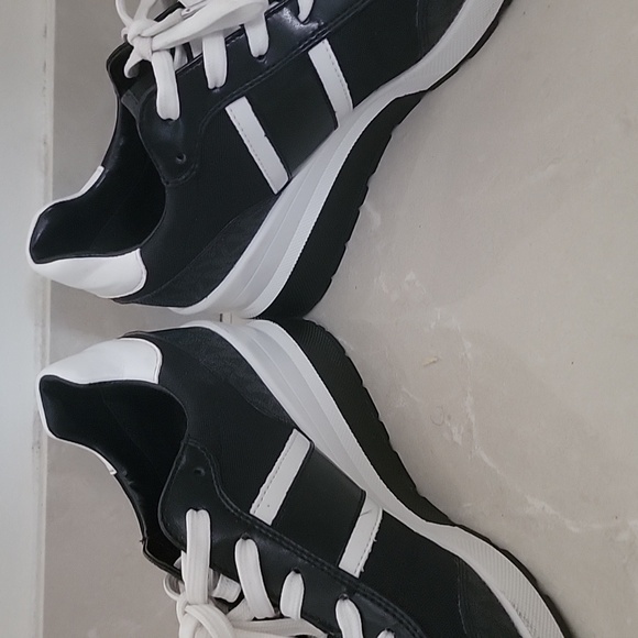 Michael Kors Footwear - Picture 2 of 6